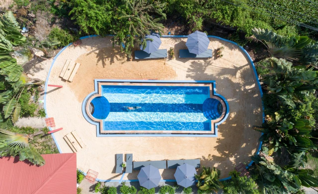 Barefoot Backpacker Resort シェムリアップ エクステリア 写真